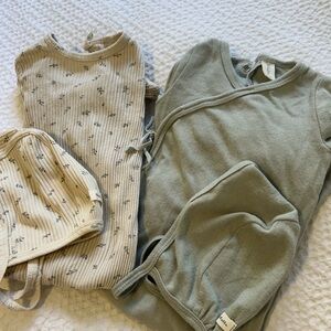 Lillegs lillete bundle! Two adorable footies with matching bonnets